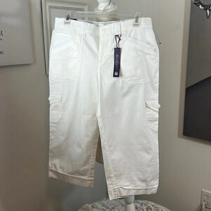 NWT White Capris by Gloria Vanderbilt Size 8